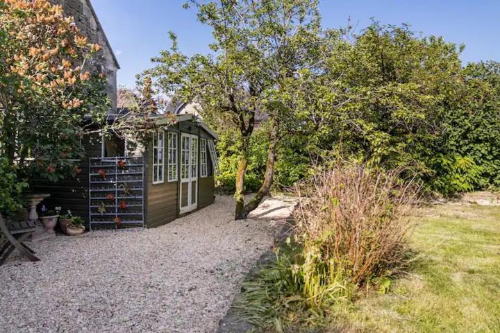 The Lodge - A Tranquil Escape Atworth Eksteriør bilde