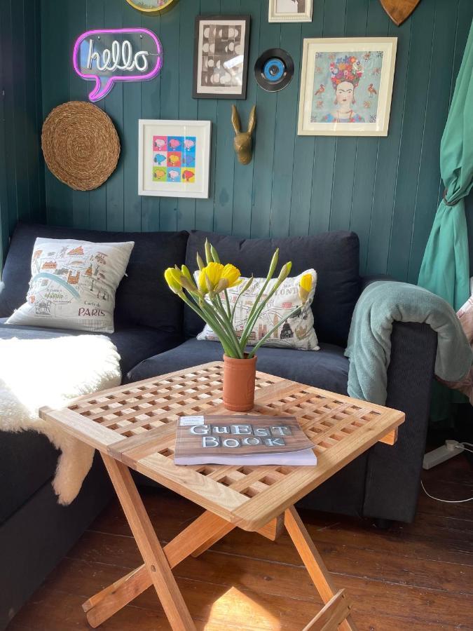 The Lodge - A Tranquil Escape Atworth Eksteriør bilde